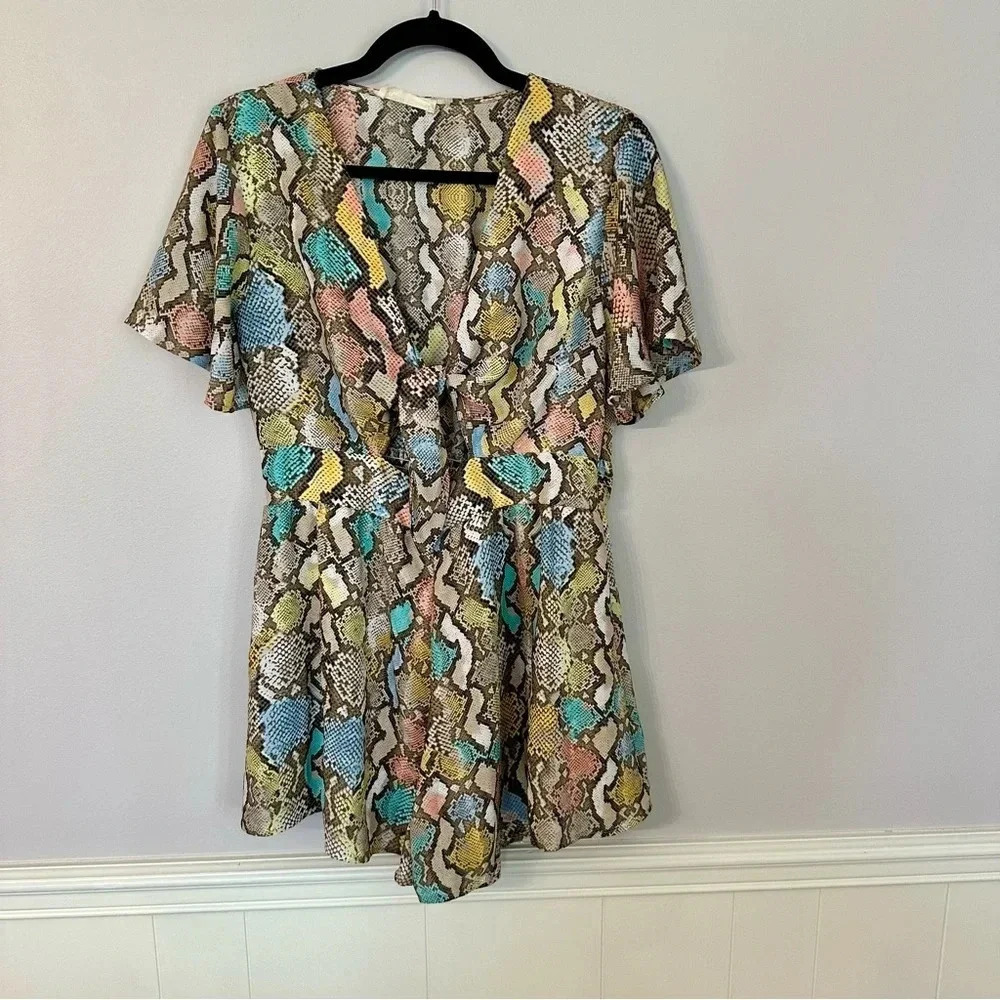Peach Love California Snakeskin Short Sleeve Cutout Shorts Romper Sz M GUC - Picture 2 of 11